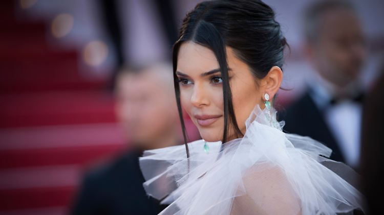 Kendall Jenner hat etwas für Basketballer übrig. Gerade soll sie einen neuen daten.