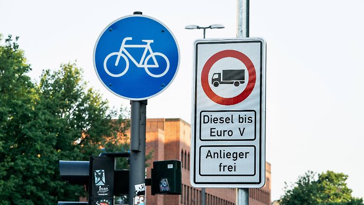 Auf zwei Straßenabschnitten im Bezirk Altona gelten Fahrverbote für Dieselfahrzeuge, die nicht die aktuelle Euro-Norm 6 erfüllen.