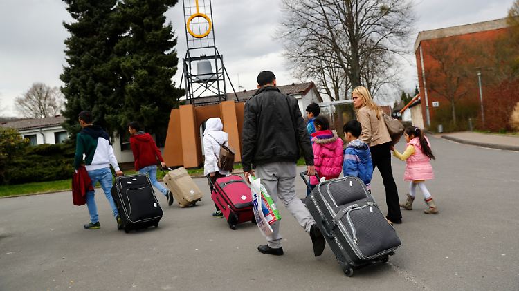 Ankunft von Asylbewerbern in einer Unterkunft in Friedland.