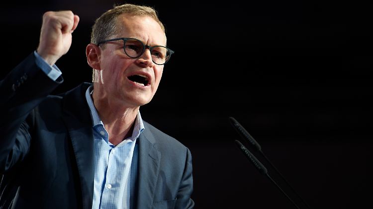 "Wenn ihr glaubt, dass ich das Problem bin, dann sagt es jetzt", forderte Müller in seiner Rede von seiner Partei.