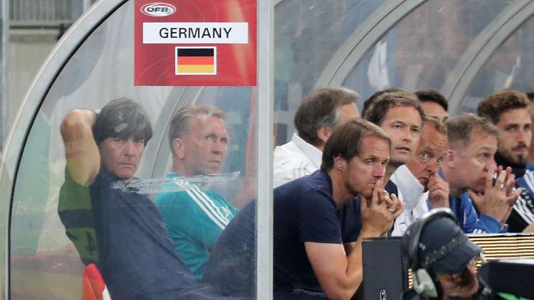 Joachim Löw sah eine schwache zweite Halbzeit seines Teams gegen engagierte Österreicher.