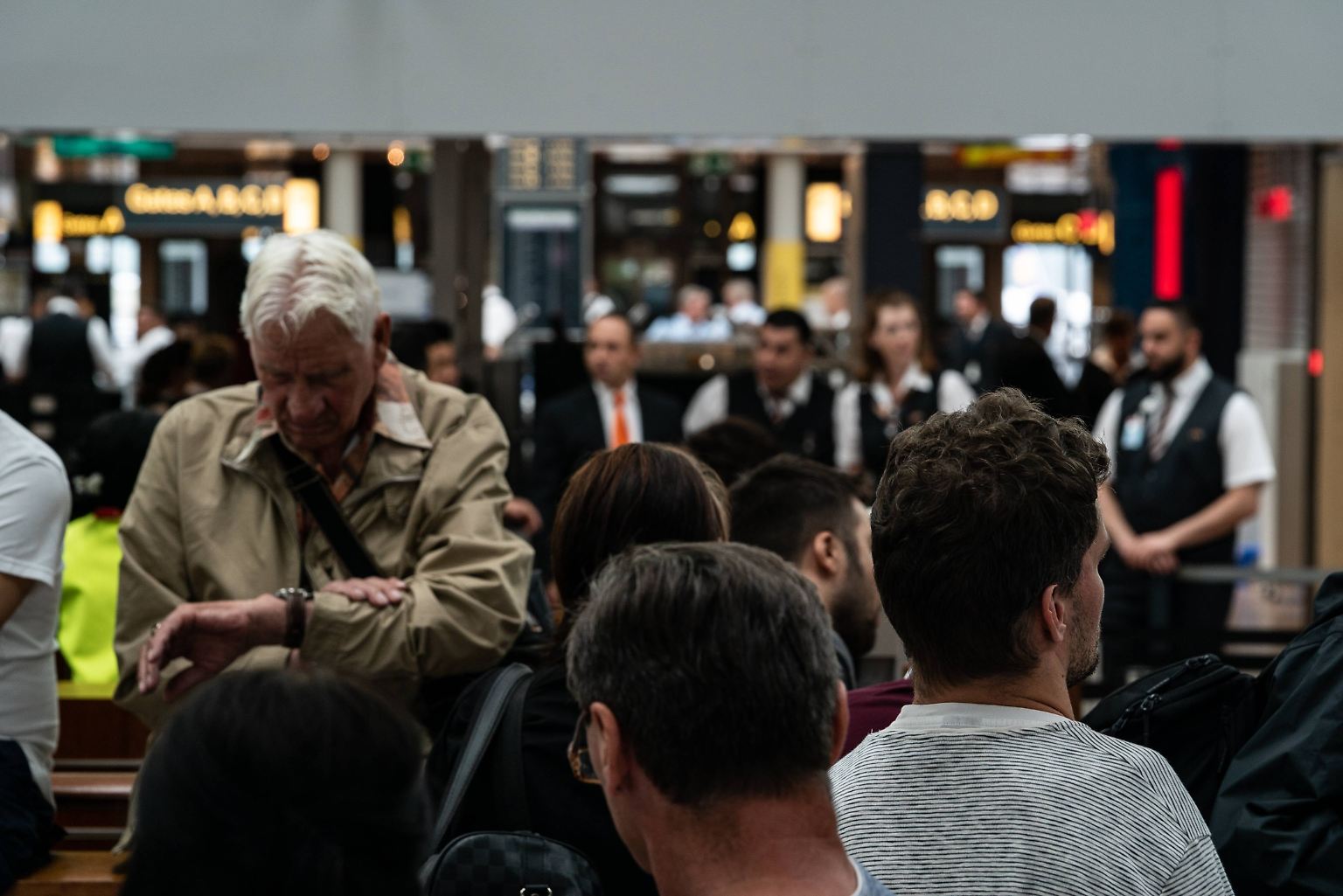Ausnahmezustand: Ein Stromausfall legt am Sonntag den Hamburger Flughafen komplett lahm.