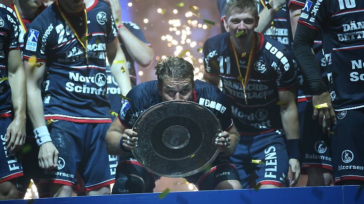 Da ist das Ding! Die SG holt zum ersten Mal seit 14 Jahren den Meistertitel.