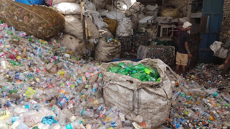 Experten schätzen, dass 60 bis 70 Prozent der Recycling-Arbeit in Indien von informellen Müllsammlern erledigt wird.