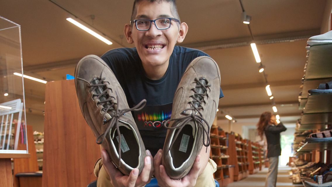 Endlich drückt der Schuh nicht mehr: Jeison Rodríguez kam extra aus Venezuela ins Münsterland - es war das erste Mal, das er seine Heimat verließ.