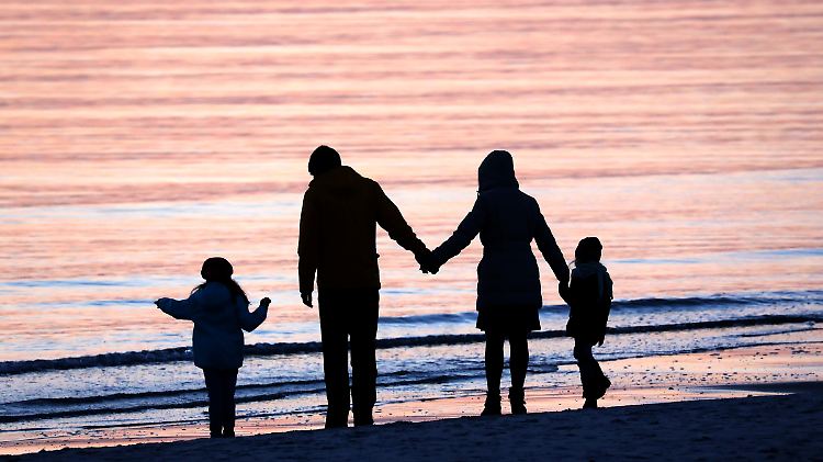 Das Kindergeld soll im kommenden Jahr um zehn Euro steigen, im Jahr danach um 25 Euro.