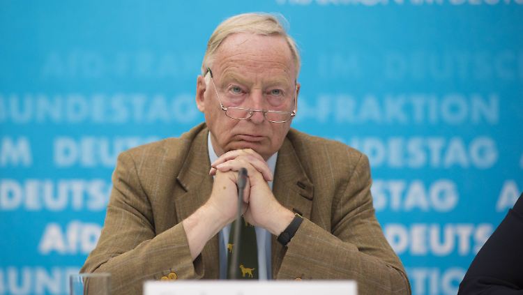 AfD-Chef Alexander Gauland rudert zurück: Nichts habe ihm ferner gelegen als eine "Bagatellisierung" des Nationalsozialismus.