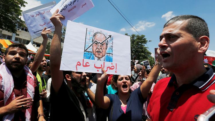 Seit Tagen protestieren die Menschen in Jordanien gegen die Sparvorgaben.
