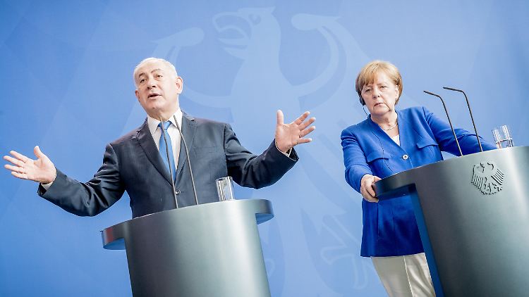 Benjamin Netanjahu und Angela Merkel waren sichtlich bemüht, Spannungen abzubauen.