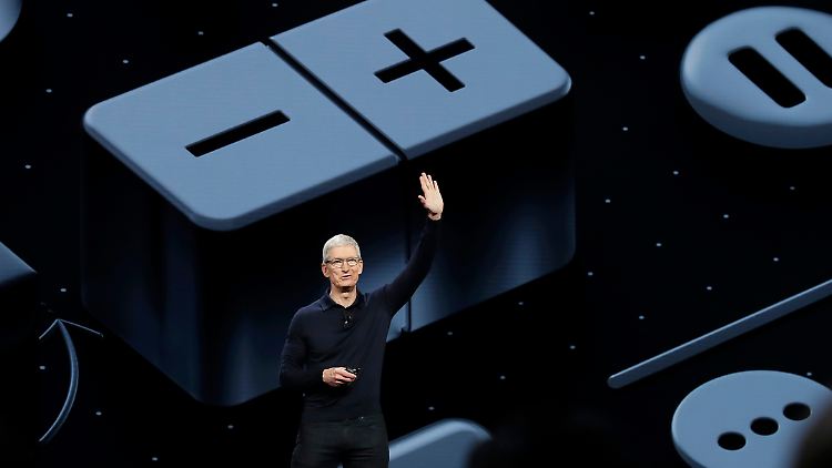 Apple-CEO Tim Cook präsentiert die geplanten Neuerungen gewohnt selbstsicher.