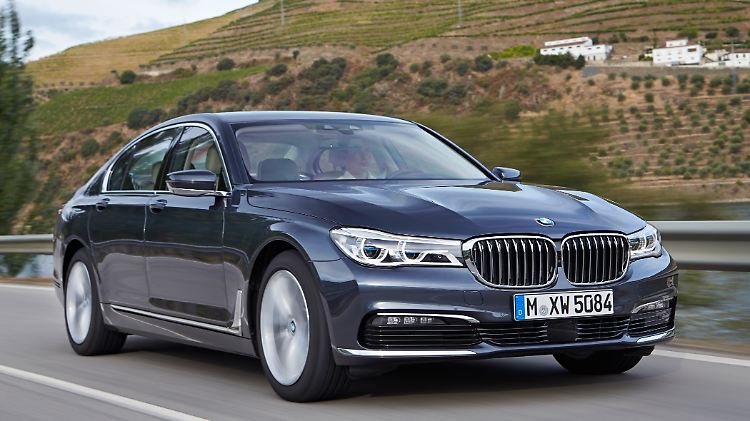 BMW hat momentan den 7er als Benziner vom Markt genommen.
