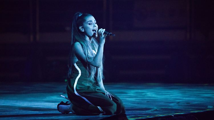 "Ich glaube nicht, dass ich jemals darüber sprechen werden kann, ohne zu weinen", sagt Ariana Grande ein Jahr nach dem Selbstmordanschlag auf ihr Konzert in Manchester.