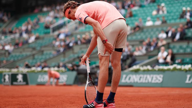 Der Oberschenkel spielt nicht mit: Alexander Zverev muss im Viertelfinale klein beigeben.