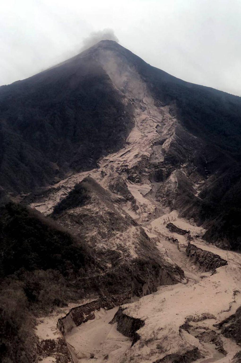 Der Volcán de Fuego, auf deutsch Feuervulkan, in Guatemala grollt immer mal wieder. 