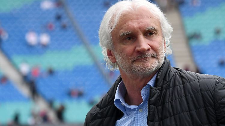 Spricht sich für eine Lockerung der Corona-Regeln in der Bundesliga aus: Bayer Leverkusens Sport-Geschäftsführer Rudi Völler.