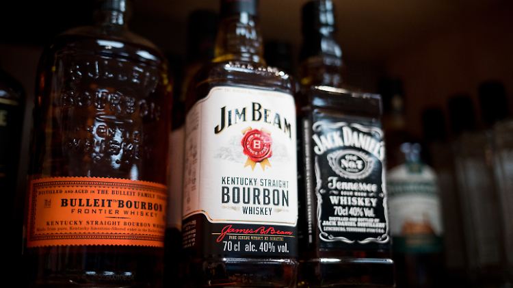 Freunde von Bourbon-Whiskey müssen jetzt stark sein: Die Preise könnten steigen.