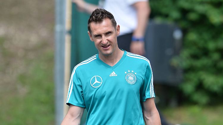 Miroslav Klose macht wieder eine WM-Vorbereitung mit. Doch diesmal muss er sich körperlich nicht mehr so schinden.