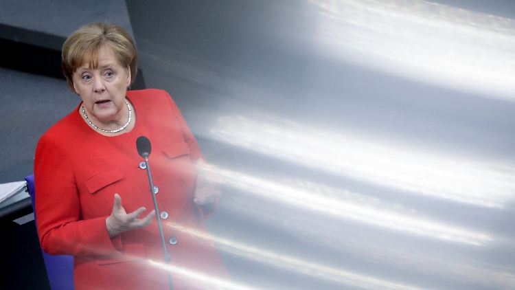 Angela Merkel im Kreuzverhör. Die Fragestunde soll drei Mal im Jahr stattfinden.