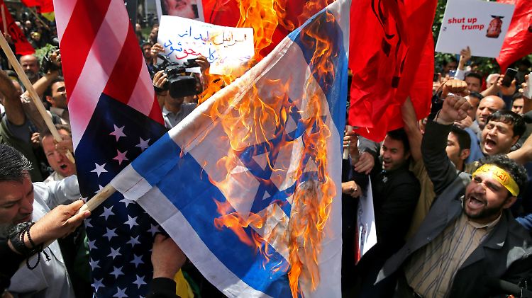 Erzfeinde: Israelische Flaggen sind in Teheran seit Jahrzehnten nur noch brennend zu sehen.