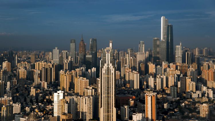 Laut "New York Times" haben zwei US-Beamte China bereits verlassen, nachdem sie "merkwürdige Geräusche" gehört hätten.