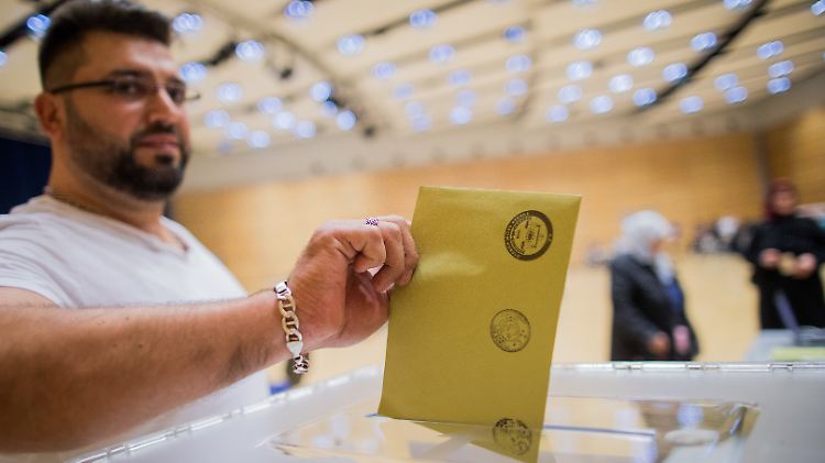 Erdogans AKP verfügt über viel Rückhalt in Deutschland. Aber auch die prokurdische HDP schneidet immer besser ab.