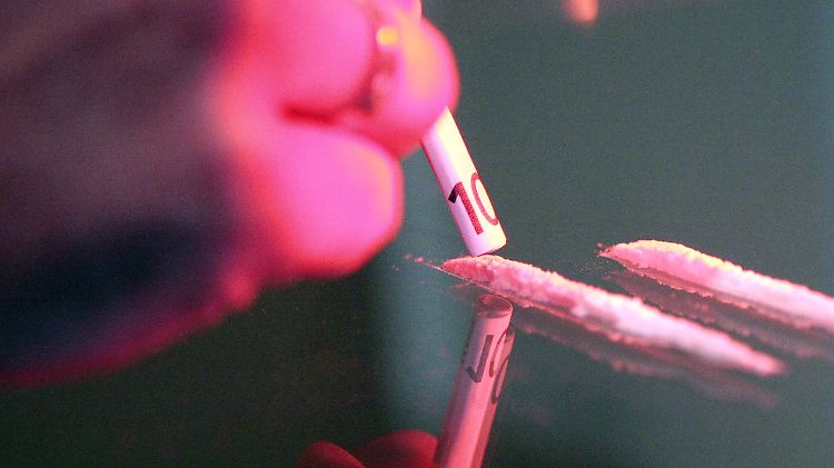 Drogenkonsum, ob am Arbeitsplatz oder privat, ist grundsätzlich geeignet, um eine Kündigung zu rechtfertigen.