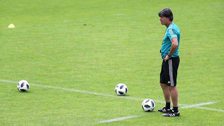 Bundestrainer Joachim Löw im Trainingslager in Südtirol. 