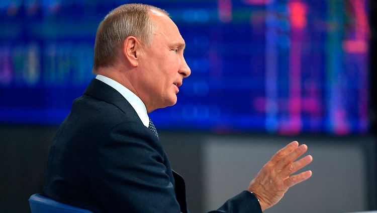 Russlands Präsident Putin bei der jährlichen TV-Befragung "Direkter Draht".