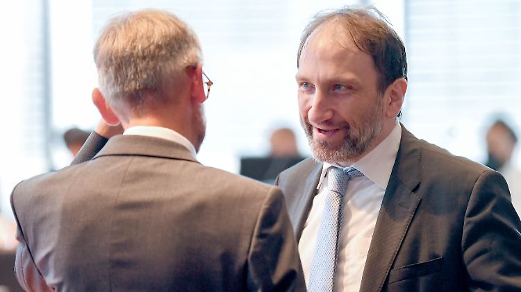 NRW-Sonderermittler Bernhard Kretschmer (l.) und Armin Schuster, Vorsitzender des Untersuchungsausschusses.