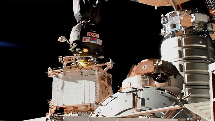 Das Sojus-Raumschiff ist an die ISS angedockt - Gerst und Co. sind erfolgreich "eingezogen".