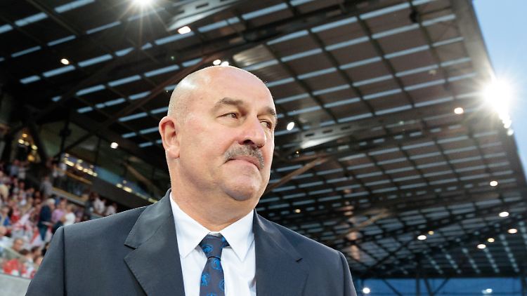 Schnäuzer der Hoffnung, oder so ähnlich: Russlands Trainer Tschertschessow.