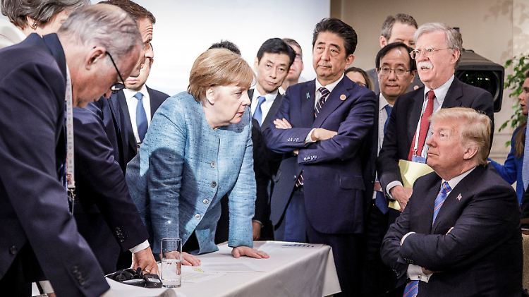 Ein Bild mit reichlich Symbolik: Regierungssprecher Steffen Seibert veröffentlicht während des Gipfels dieses Foto.