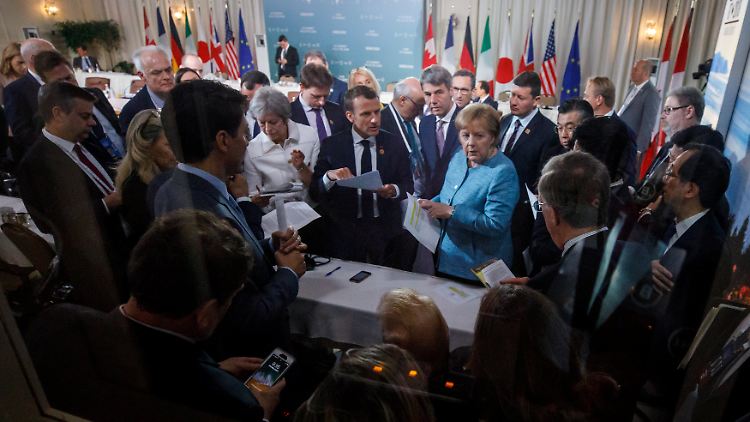 Die G7-Staatschefs um Kanzlerin Merkel stellen ihre gemeinsame Erklärung vor. 