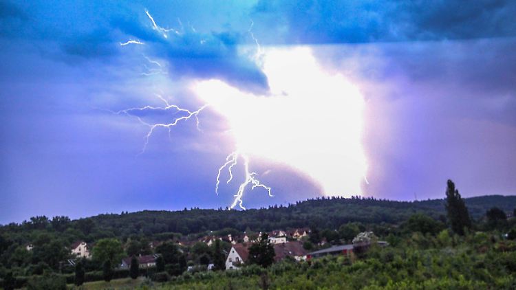 Die Gewitterfonten werden immer weite sudwärts gedrängt.