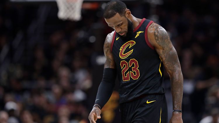 Baketball-Superstar LeBron James ist bei seiner neunten Finalteilnahme in der NBA zum sechsten Mal leer ausgegangen. 