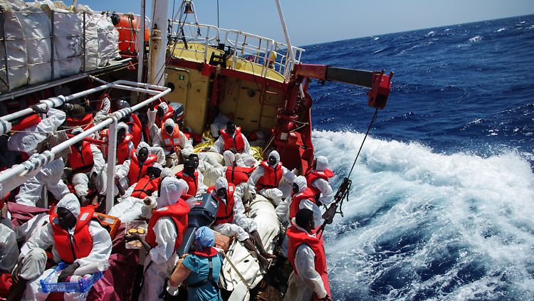 Ärzte Ohne Grenzen sprach von einer "extrem stressigen Nacht. (Im Bild: Das Rettungsschiff "Seefuchs" der Regensburger Organisation Sea-Eye.)