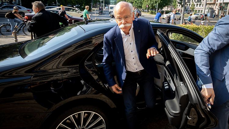 Dieter Zetsche muss erneut beim Bundesverkehrsminister antreten.