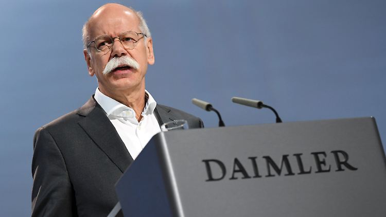 Daimler-Chef Zetsche gibt sich oft ungezwungen ohne Krawatte - das kann man auch als Beitrag zum Image der Marke Mercedes-Benz begreifen.