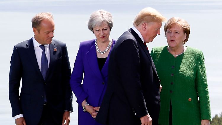 Gruppenfoto auf dem G7-Gipfel: US-Präsident Trump sucht seinen Platz.