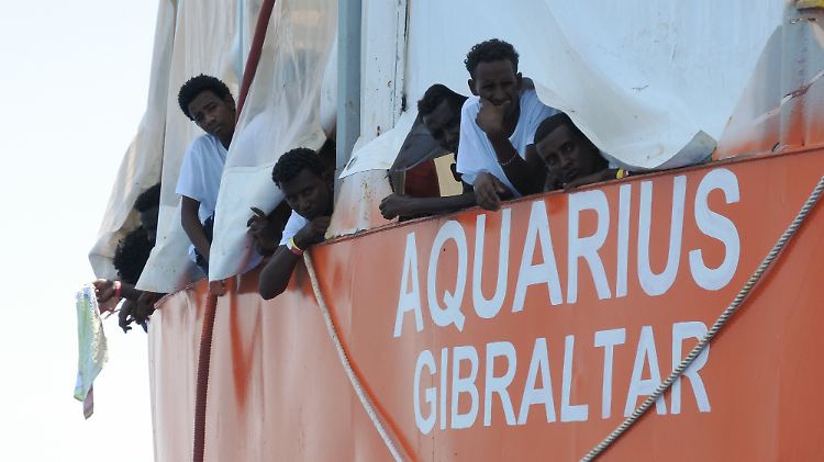 Die 629 Flüchtlinge an Bord der "Aquarius" wurden bei verschiedenen Rettungsaktion vor einigen Tagen aus dem Mittelmeer geholt.