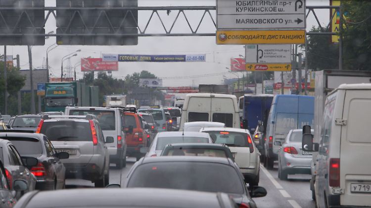 Schlange stehen - Alltag in Moskau.