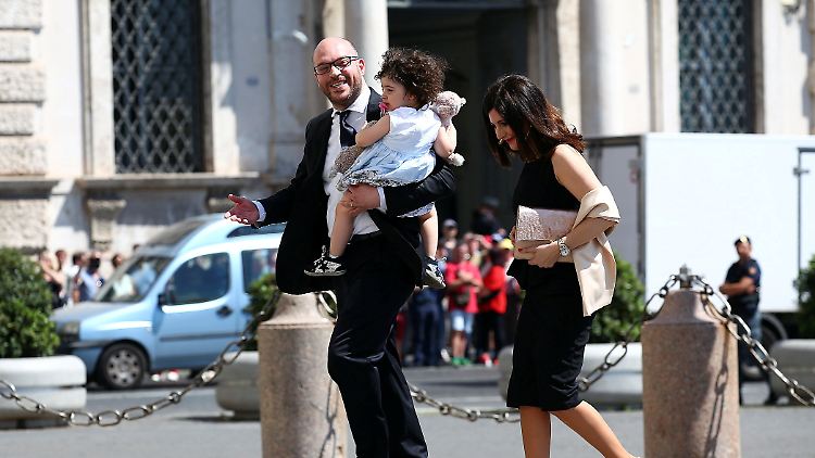 Fontana, hier mit Kind und Frau, hält nur traditionelle Familien für echt.