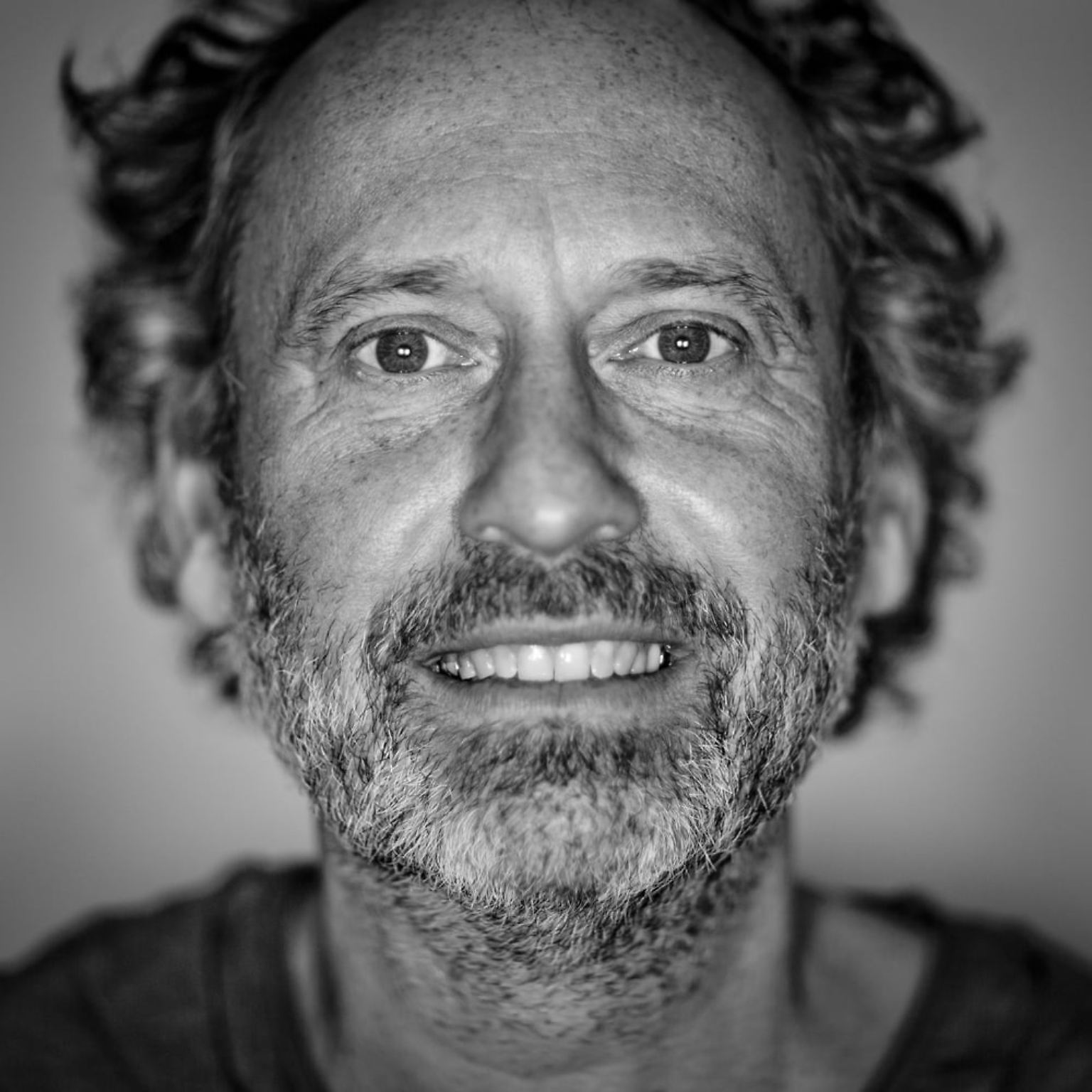 Thomas Kierok hat für sein Projekt 100 Gesichter in 100 verschiedenen Geburtsjahrgängen chronologisch fotografiert. Die Porträts zeigen daher die Entwicklung vom Säugling bis zur 100-Jährigen. Hier ein Einblick in die Fotoreihe.
