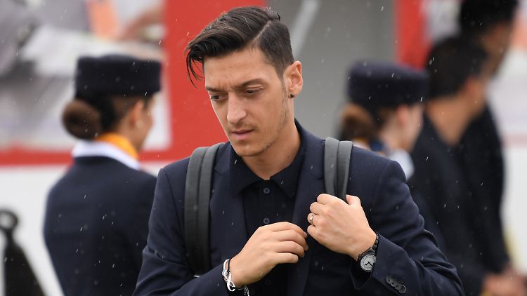 Allein, allein? Mesut Özil hat sich durch die "Erdogan-Affäre" auch beim DFB nicht gerade beliebt gemacht.