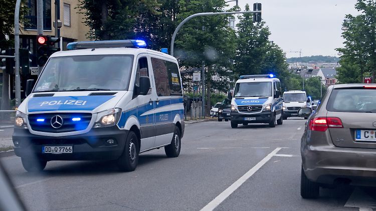 Mit über 200 Beamten sucht die Polizei nach dem Mann, auch in Chemnitz.