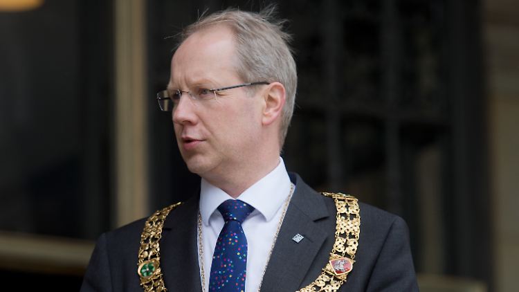 Hannovers Oberbürgermeister Stefan Schostok zeigte sich bei den Hausdurchsuchungen kooperativ.