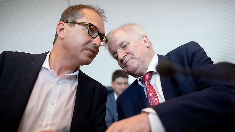 Seehofer und Dobrindt machten die Teilnahme einer Journalistin für die Gipfel-Absage verantwortlich.