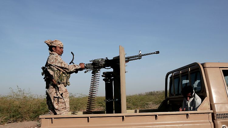 Von den Saudis unterstützte Kämpfer vor Hudaida.