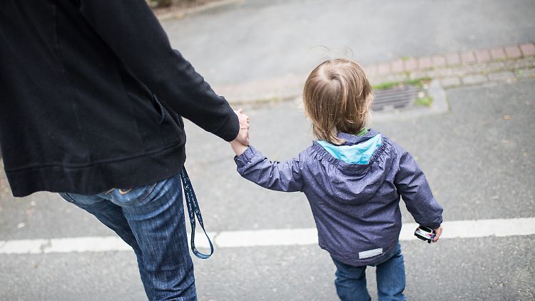 Kinder Alleinerziehender sind häufiger arm.