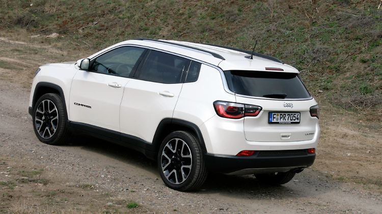 Fast 20 Zentimeter Bodenfreiheit beim Jeep Compass nehmen Ausflügen jenseits der Straße den Schrecken.